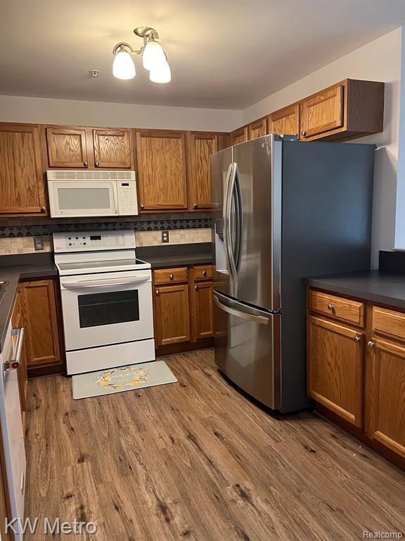 123 E Bay Dr, Walled Lake, MI 48390 Condo for Rent in Walled Lake, MI