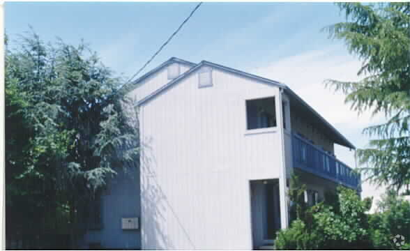 Building Photo - 1824 Cavallo Rd
