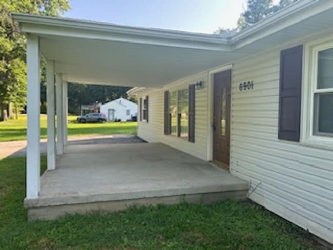 Building Photo - 3 Bedroom, 2 Bathroom Home