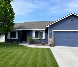 Building Photo - 2018 Wellington Dr