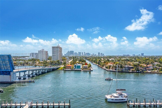 Building Photo - 200 Plaza Las Olas