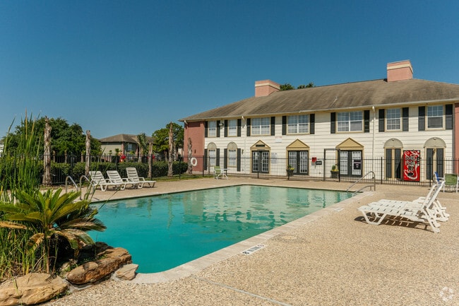 Interior Photo - Falls of Edgebrook