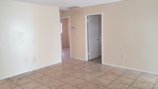 Building Photo - 8208 43rd Ave W