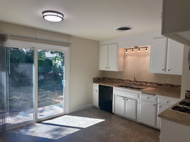 Building Photo - Spacious Duplex in Anderson w/ Yard!