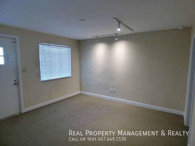 Building Photo - Nice 2 BR / 1 BA Duplex In Winter Park