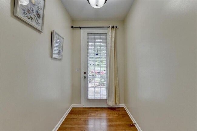 Foto del edificio - 2602 Pierce Brennen Ct NE
