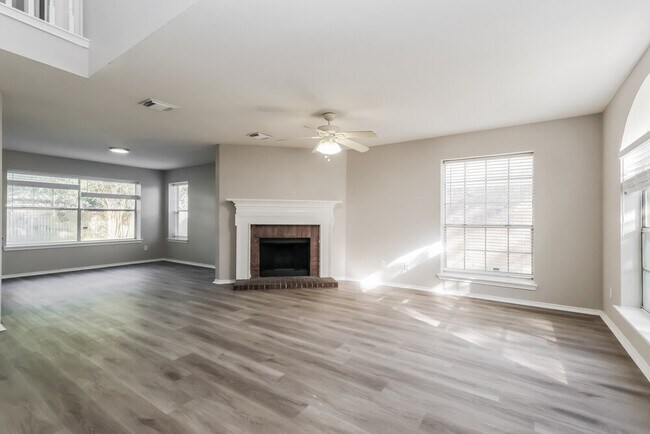 Foto del edificio - 16821 Kettle Creek Dr