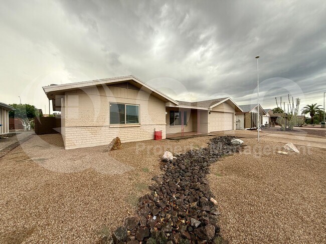 Foto del edificio - 4559 E Dragoon Ave