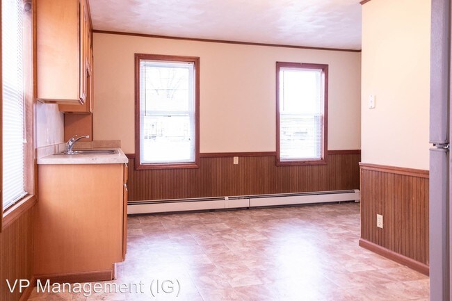 Foto del edificio - 1 br, 1 bath Apartment - 77-79 Parker St.