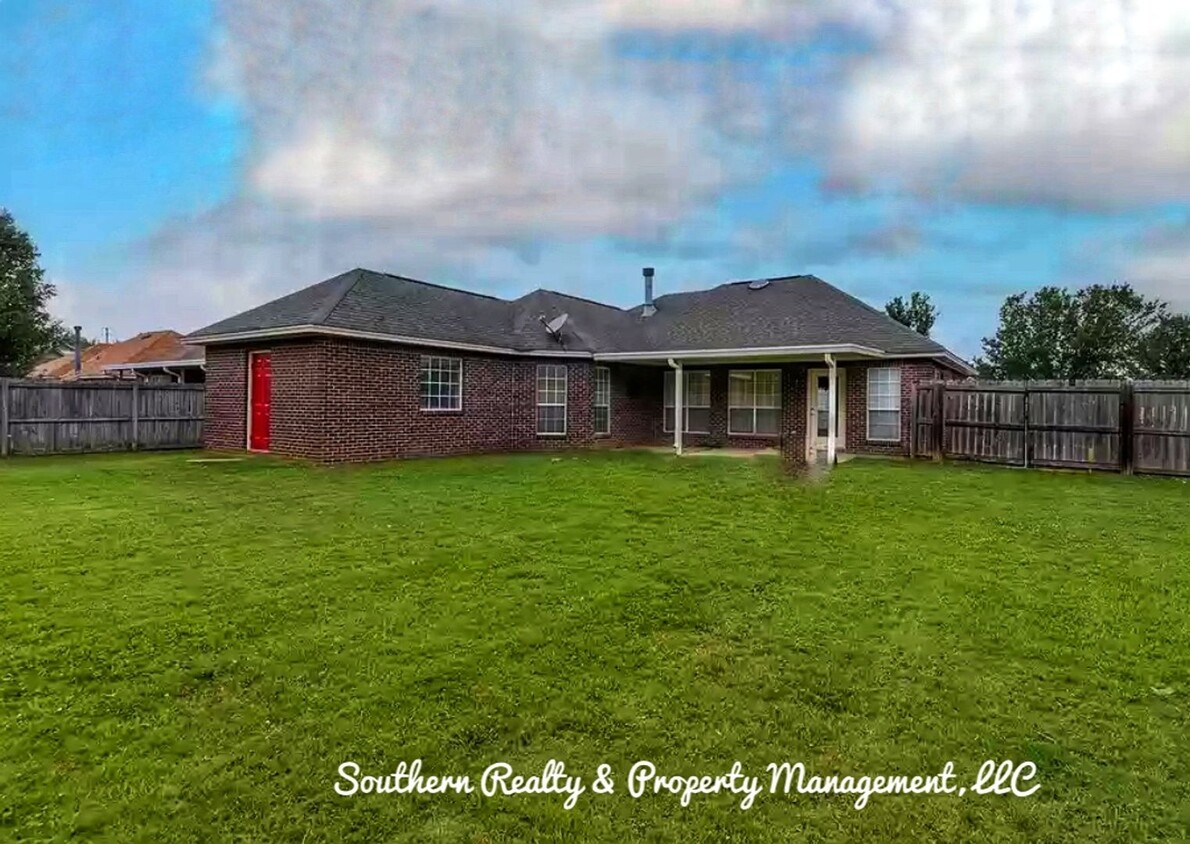 Primary Photo - Fine Silver Living in Silver Pointe