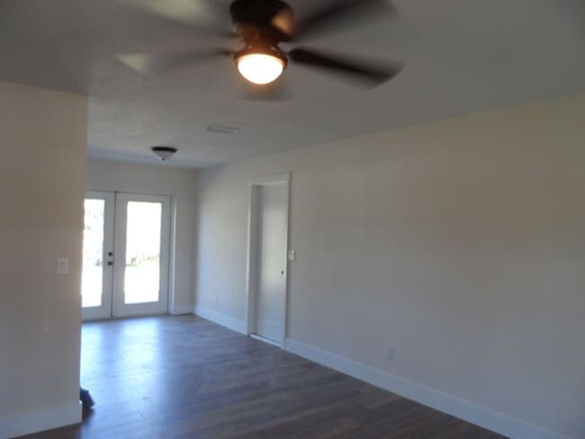 Building Photo - JUST LISTED 3 BEDROOM 2 BATH HOME - FOR MORE DETAILS CONTACT KAREN GUARDINO, REALTOR 386-747-9295