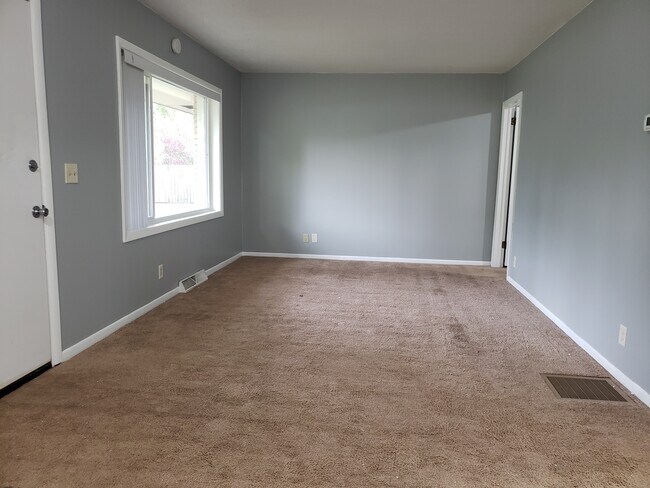 Living Room - 543 5th St NW