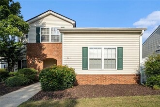 Building Photo - 139 W Oaks Pl