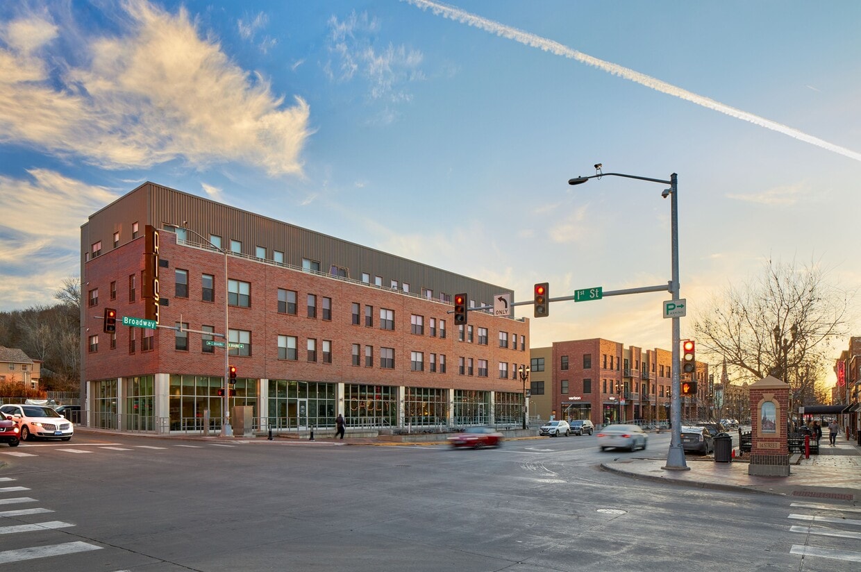 The Rise on Broadway - Sawyer/Rise Apartments