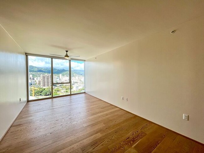 Building Photo - Symphony Honolulu: 2 Bed, 2 Bath w/ 2 Park...