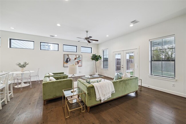 Foto del edificio - 5903 Petty St