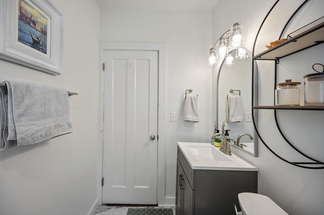 Building Photo - 6423 Kennedy Ave