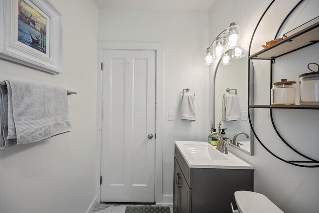 Building Photo - 6423 Kennedy Ave