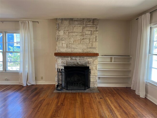 Building Photo - 1607 Dexter St