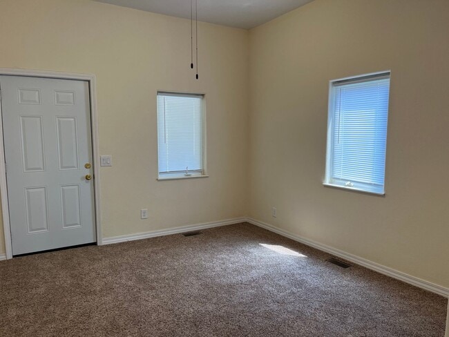Building Photo - Cozy two bedroom ready now!