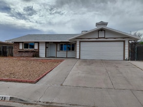 Building Photo - 828 Biljac St