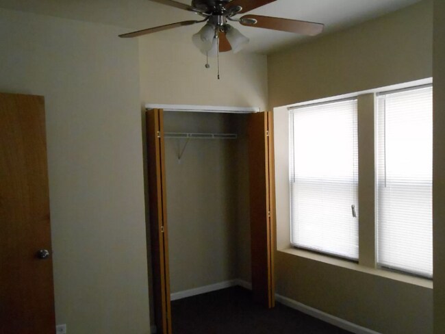 Foto del edificio - 7851 S Bennett Ave