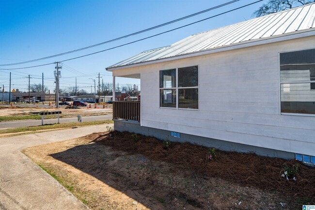 Building Photo - 820 Cherokee Ave