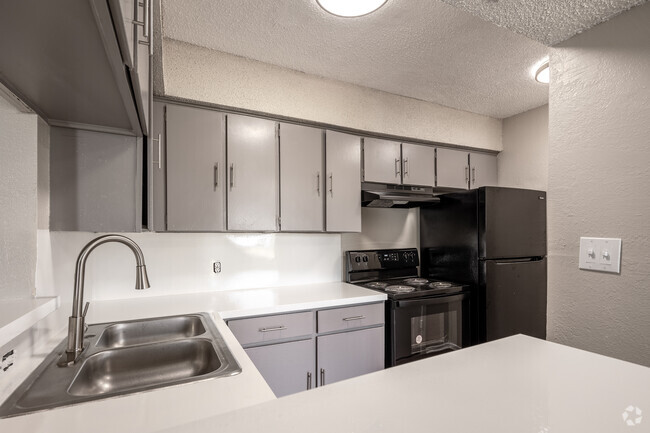 2BR, 1.5BA - 1,126SF - Kitchen - Park Place Apartments