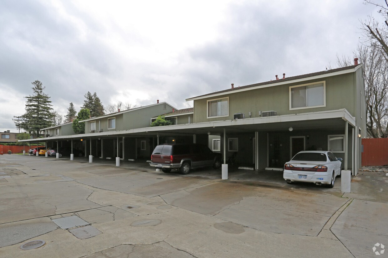 Mountain Oaks Condominiums Apartments Marysville, CA