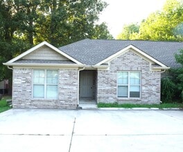 Building Photo - 698 Mulberry Rd