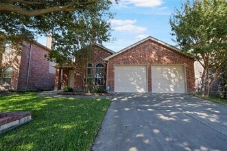 Building Photo - 3904 Oakhurst Ln