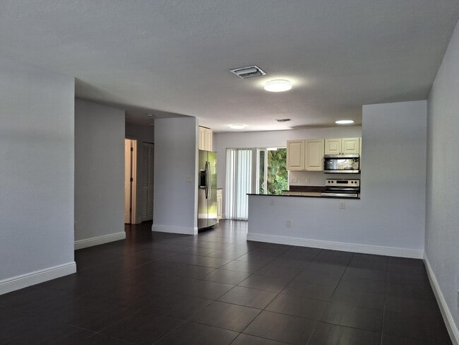 Foto del edificio - 3731 NW 110th Ave