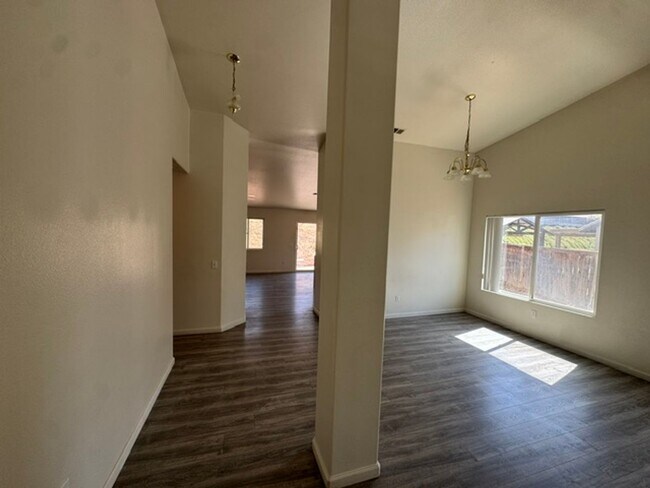 Foto del edificio - Beautiful home with option to expand