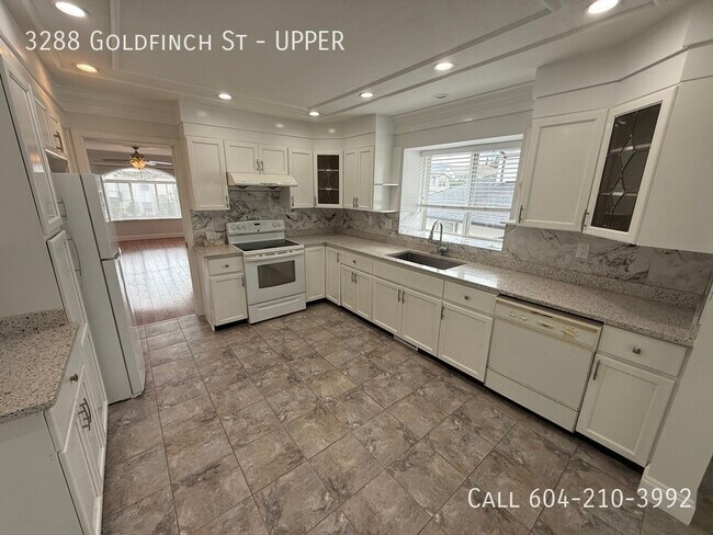 Photo du bâtiment - Fully Renovated West Abbotsford Home