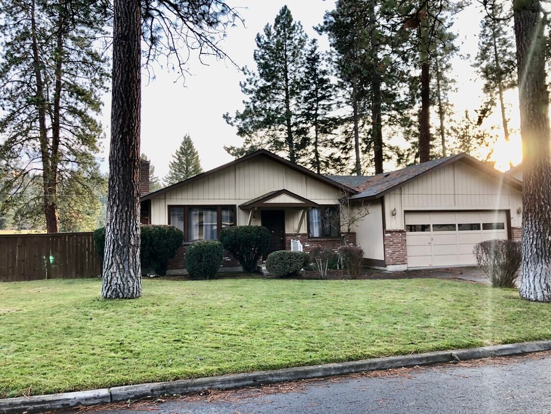 1010 E Brentwood Dr, Spokane, WA 99208 House Rental in Spokane, WA