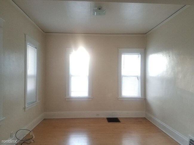Foto del edificio - 2 br, 1 bath Apartment - 1806 E Thomas Ave