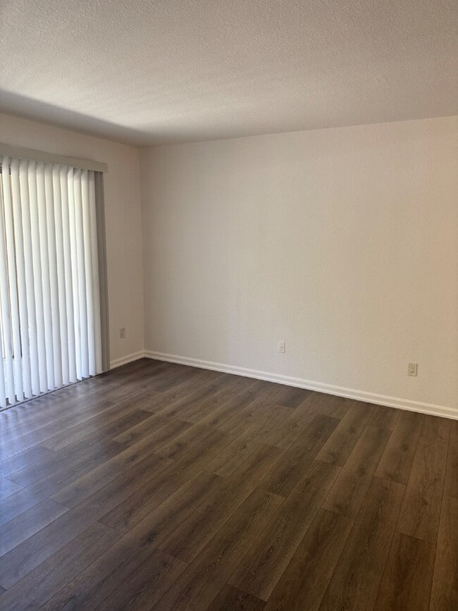 Photo - Beautiful 2 Bed, 1 Bathroom Lower-Level Co... Apartment