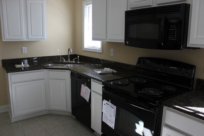 Photo - Beautiful 3 Bed, 2 Bath in Sought Out Area House
