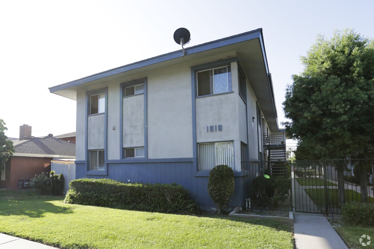 Primary Photo - 1818 W Greenleaf Ave