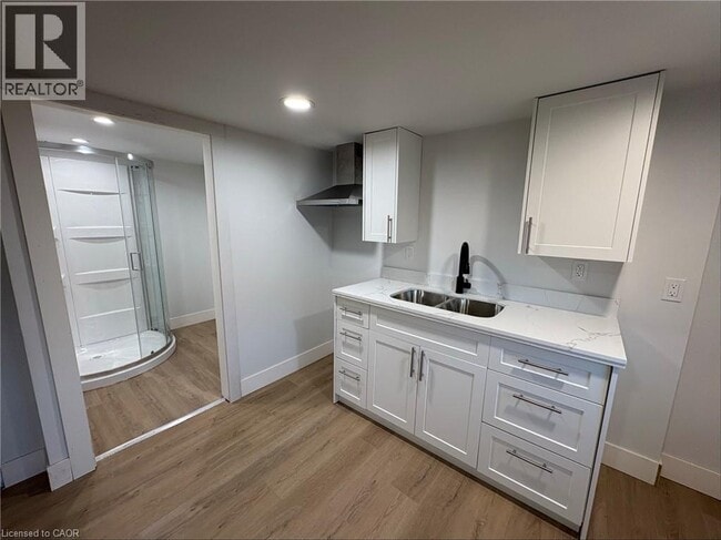 Photo du bâtiment - 803 King St