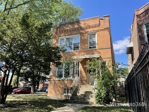 Building Photo - 3900 N Sawyer Ave