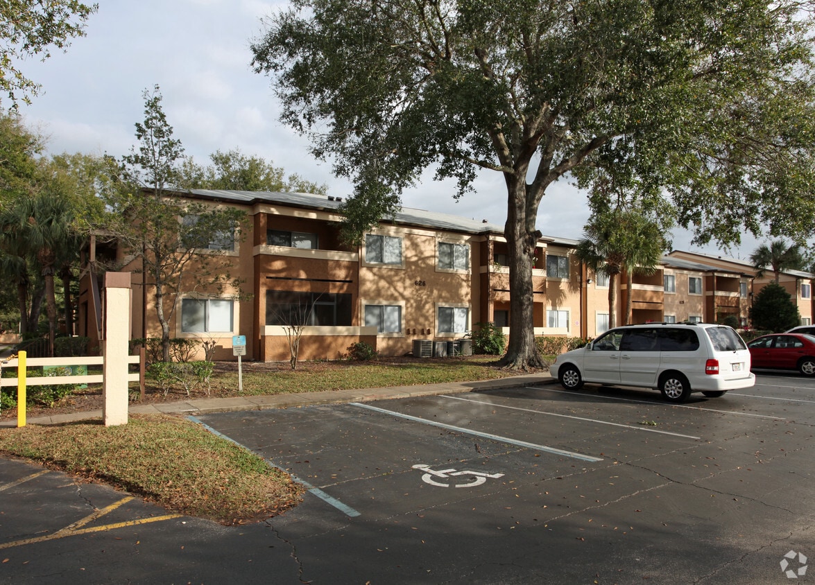 Oxford Square Condominiums Apartments 600 Kenwick Cor Casselberry, FL