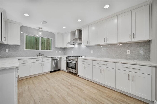Building Photo - 2401 McClendon St
