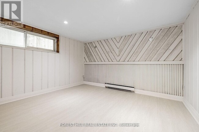 Building Photo - 11 Greenbriar Rd