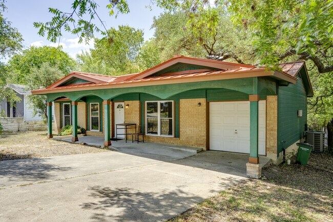 Building Photo - 8408 Romney Rd
