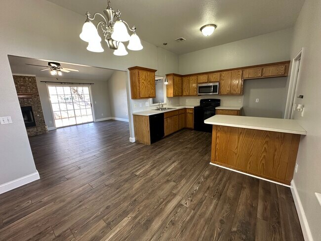 Building Photo - 13 Woodgate Dr