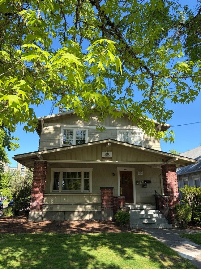 Building Photo - 202 NW 15th St