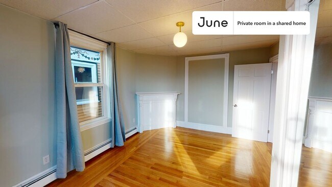 Foto del edificio - Private bedroom in 4 bed/1 bath Home