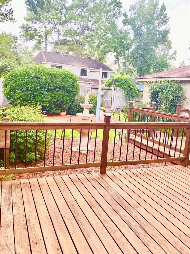 Foto del edificio - 4115 Woodbridge Dr