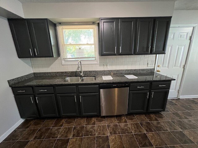 Foto del edificio - EAST SIDE 4 BR HOME AVAILABLE NOW!